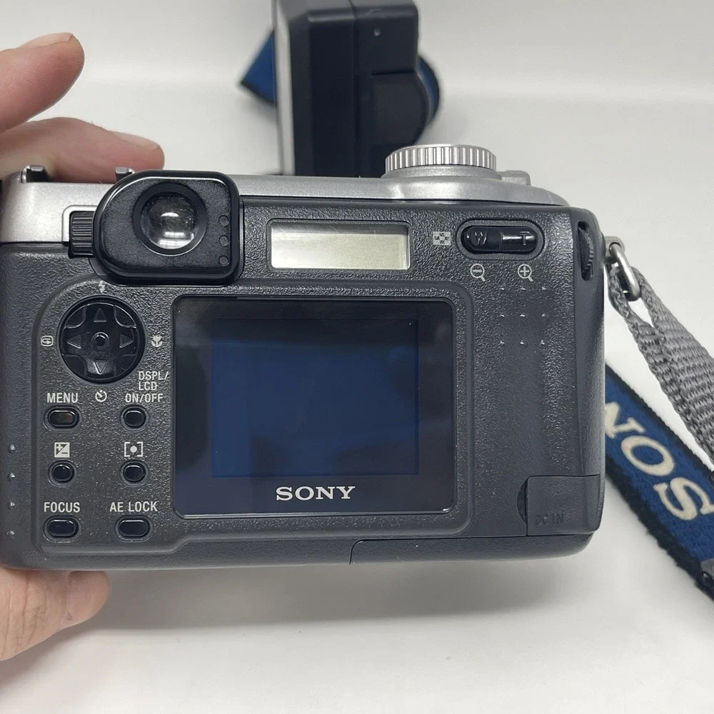Sony Silver Cyber shot Camera DSC-S75 Carl Zeiss MPEGmovieEX New battery/charger
